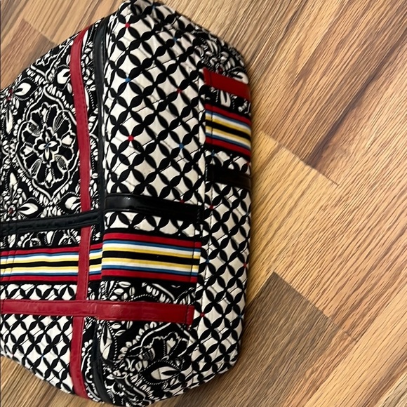 Vera Bradley Handbag and Change Purse Black and Red Patterned Shoulder Bag - Picture 8 of 10